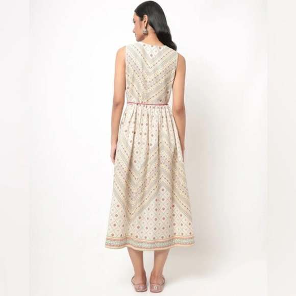 Fusion Cream V-Neck Fit & Flare Dress size Large - Picture 2 of 6